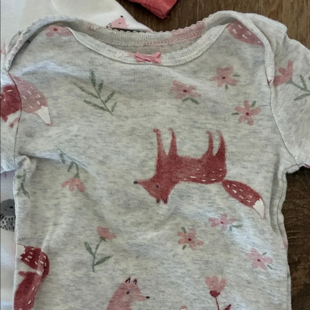 Carters Long Sleeve Onesies 6M - Picture 3 of 5